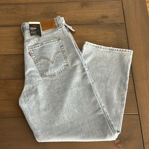 Levi’s Ribcage Straight Ankle Jeans in Light Wash